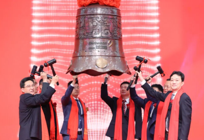 光明集团震撼上市，共同见证辉煌时刻！